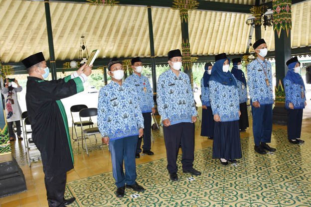 Sebanyak 9 pejabat fungsional di lingkungan Pemkab Wonosobo dilantik bupati di pendopo