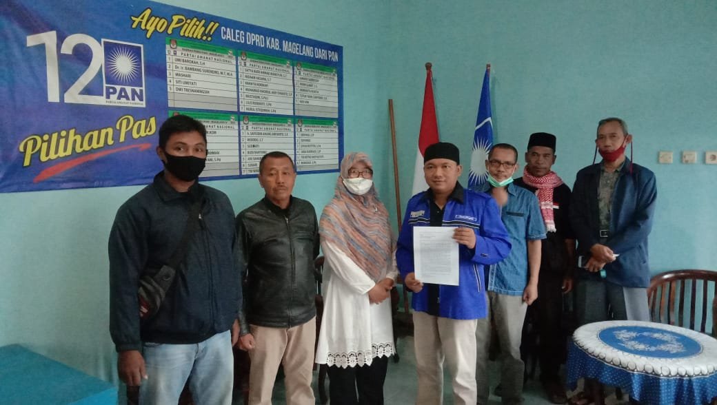 TANGGAPAN. Formatur Terpilih Musyawarah Daerah (Musda) V Partai Amanat Nasional (PAN) Kabupaten Magelang, berikan tanggapan atas aksi mengundurkan diri 17 pengurus DPC.