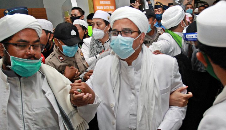 Terdakwa kasus kerumunan di Megamendung, Habib Rizieq Shihab di PN Jaktim, pada Kamis (27/5).