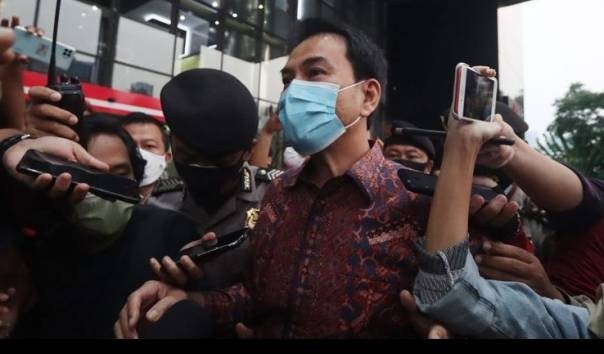 Wakil Ketua DPR RI Azis Syamsuddin bungkam atau tidak memberikan komentar usai diperiksa tim penyidik Komisi Pemberantasan Korupsi (KPK), Rabu (9/6).
