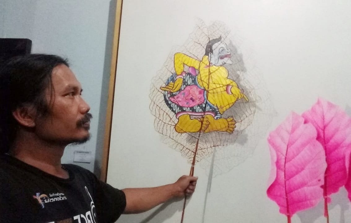 ONLINE. Pameran lukisan perupa daun Jati digelar tanggal 5 Juli 2921 hingga 31 Agustus 2021 mendatang, dapat dikunjungi melalui barcode “Indonesian Art Expo 2021” (IAE 2921).
