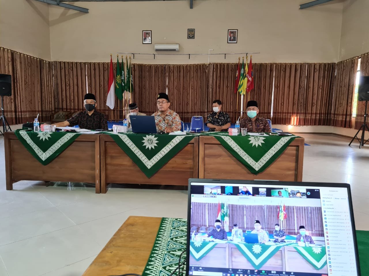 PLENO. Rapat pleno secara daring, 200 perwakilan organisasi otonom (ortom) Muhammadiyah dan amal usaha Muhammadiyah (AUM) se-Kabupaten Magelang.