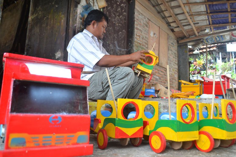 Industri Kecil Kerajinan Mainan Anak Mulai Bangkit Dari Pandemi (foto : prokompim kota magelang)