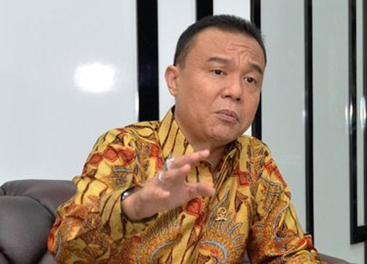 Wakil Ketua DPR Sufmi Dasco Ahmad dalam keterangannya,mengatakan pemerintah harus mengambil langkah tegas melarang WNA masuk Indonesia, Minggu (4/7).