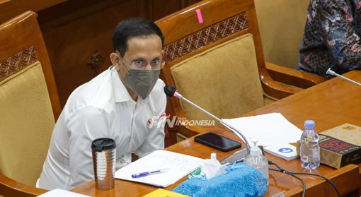 Mendikbud Ristek Nadiem Makarim saat menggelar rapat bersama Komisi X di Jakarta, Senin (23/8)