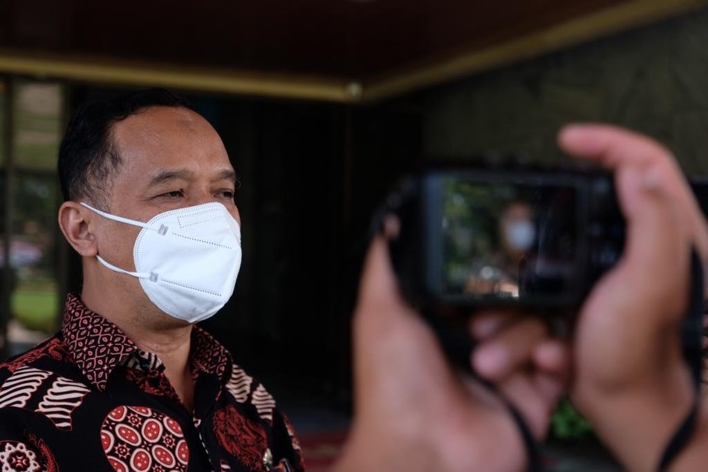 WASPADA. Walikota Magelang dr Muchamad Nur Aziz mengimbau semua pihak untuk jangn terlena dan waspada meski terjadi penurunan BOR dan kasus harian. (foto : wiwid arif/magelang ekspres)