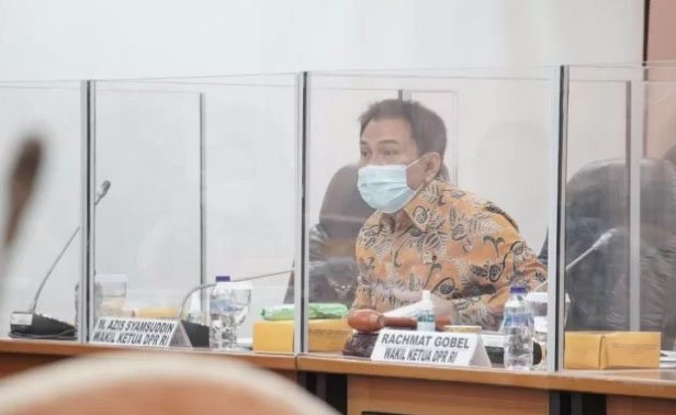Wakil Ketua DPR RI, M. Azis Syamsuddin saat membacakan kesimpulan rapat di Ruang Rapat Pansus B, Nusantara II, Senayan, Jakarta, Senin (15/3/2021). (dok. BNPP)