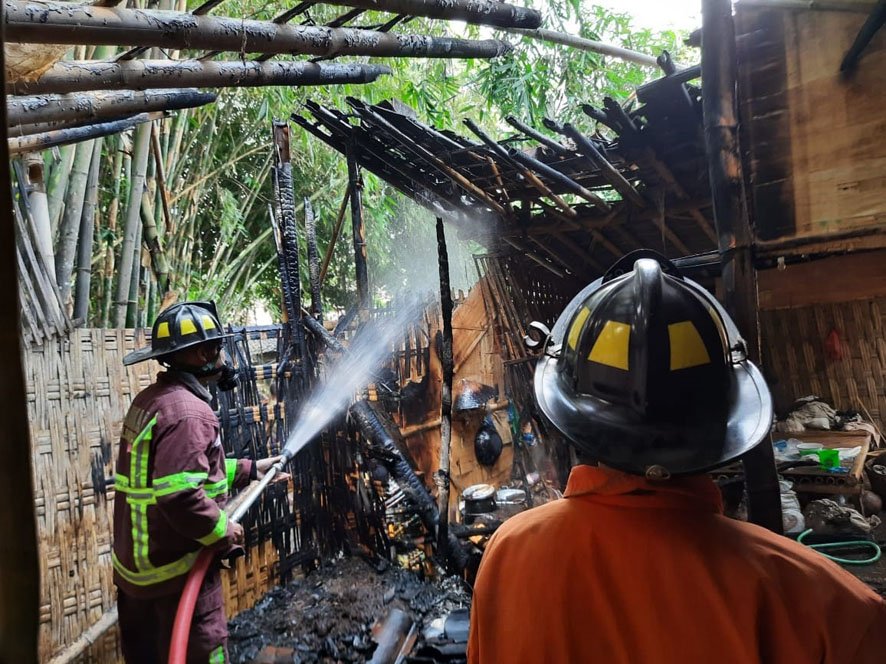 KEBAKARAN. Rumah di Dusun Dimajar III Rt 02/Rw 16, Desa Sumberarum, Kecamatan Tempuran, mengalami kebakaran akibat tungku api yang lupa dimatikan.
