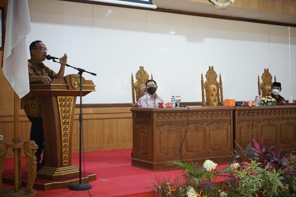 PENDAMPINGAN. Walikota Magelang, dr Muchamad Nur Aziz berjanji memberikan pendampingan kepada jajarannya terkait penyusunan Renstra Perangkat Daerah, kemarin. (foto : wiwid arif/magelang ekspres)