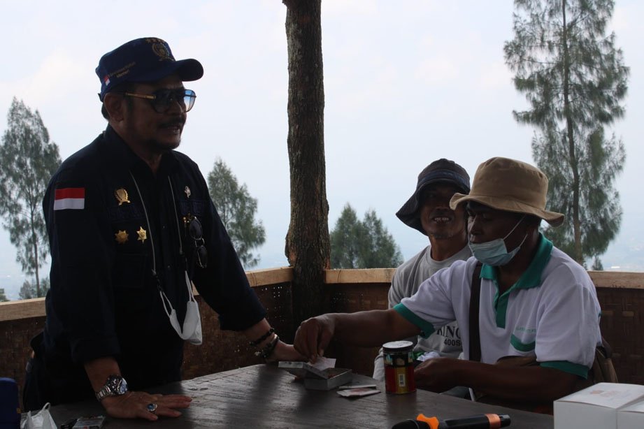 Mentan Syahrul Yasin Limpo saat berdialog dengan petani di Desa bansari kecamatan bansari