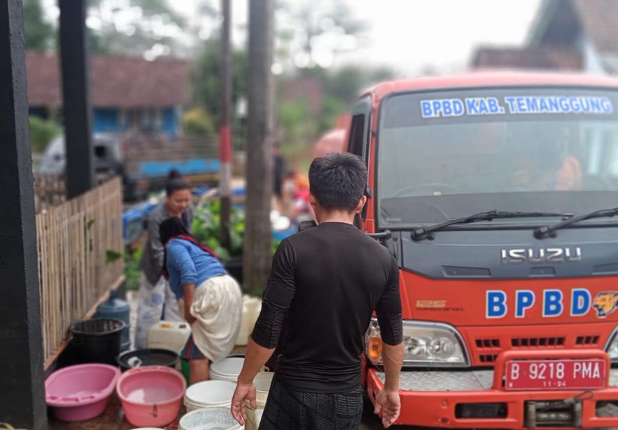 BPBD Temanggung mendistribusikan air bersih di Kecamatan Kandangan