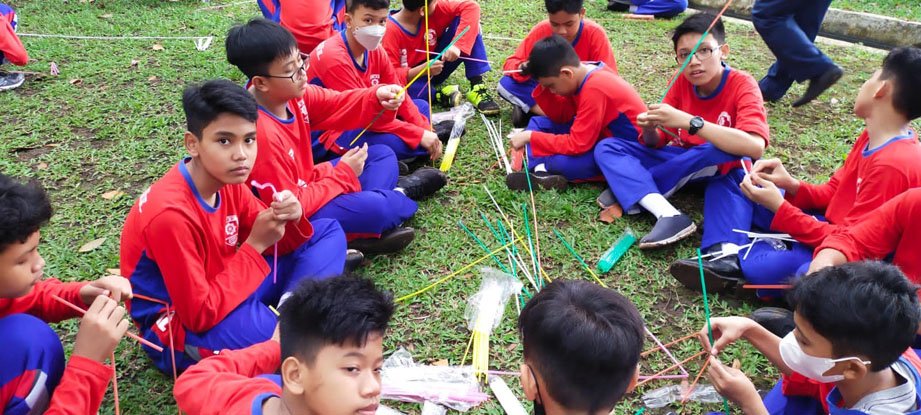 Siswa MBS SMP Mutual mengikuti kegiatan gathering di Taman Kiyai Langgeng beberapa waktu lalu.