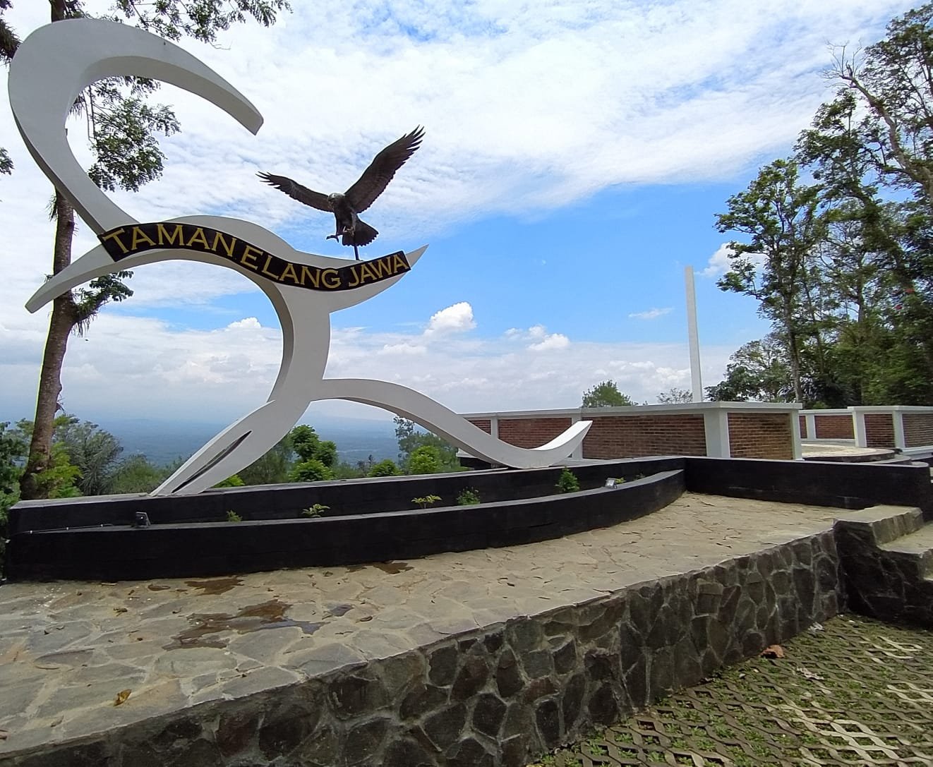BARU. Taman Elang Jawa objek wisata baru di Kebun Raya Gunung Tidar yang instagramable. (foto : IST/magelang ekspres)