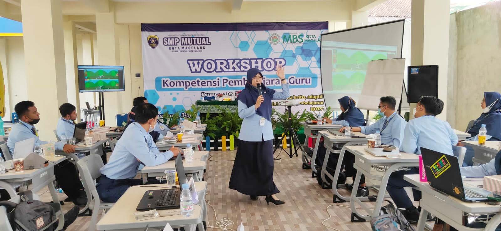 WORKSHOP. Guru Dan karyawan SMP Mutual Kota Magelang ikuti workshop Kompetensi Pembelajaran HOTS selama 3 hari.