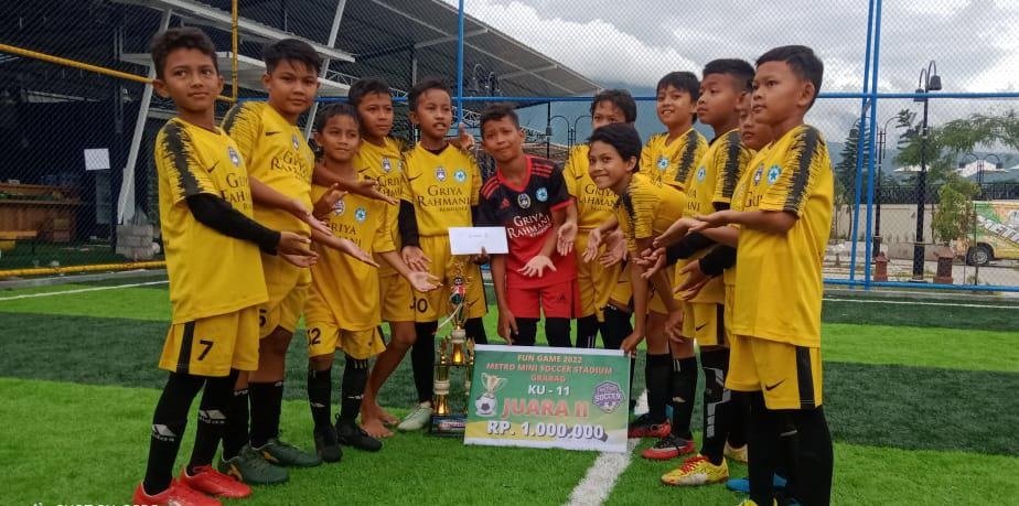 JUARA. SSB Bintang Kalinegoro, juara 2 pada ajang turnamen SSB Jateng-DIY di Stadion Metro Mini Soccer Grabag Magelang.
