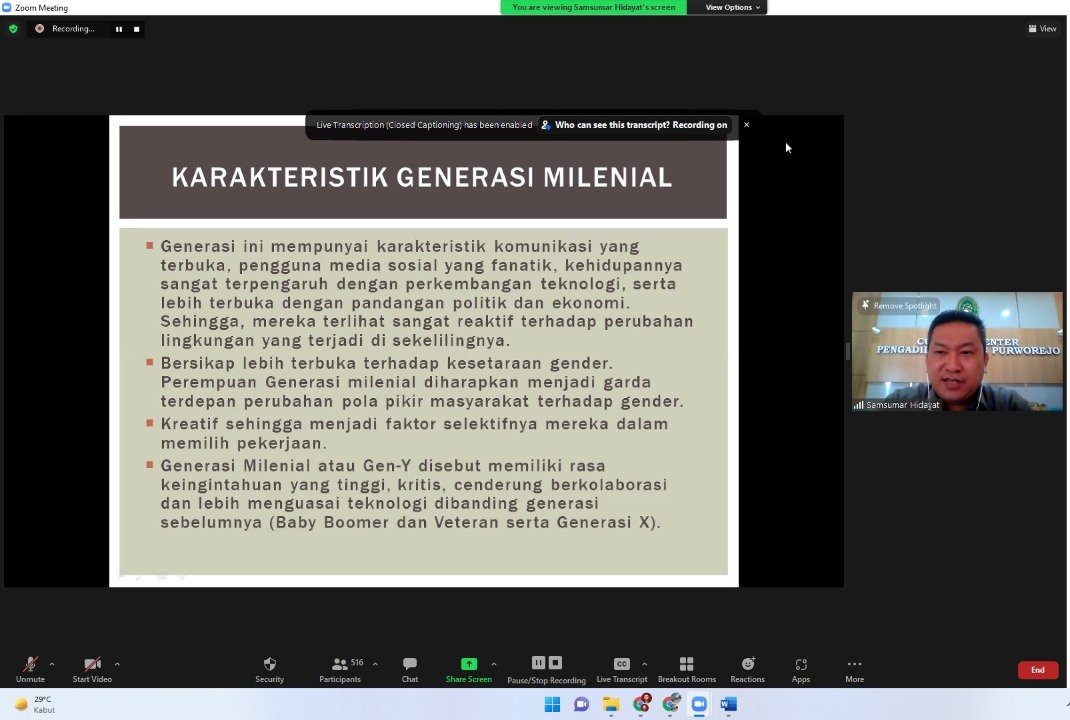 WEBINAR. Hakim Pengadilan Negeri Purworejo, Samsumar Hidayat SH MH, menyampaikan paparan dalam Webinar Antikorupsi yang digelar oleh Fakultas Ilmu Sosial Prodi Hukum UMP, kemarin. (Foto: eko)