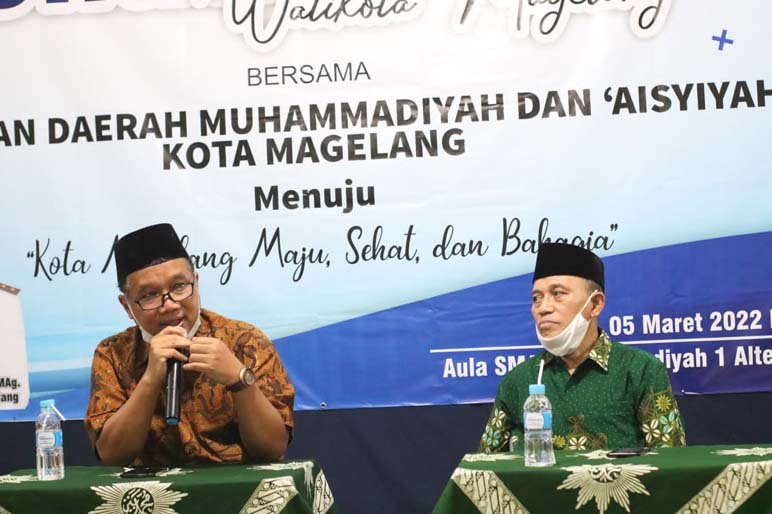 KUJUNGAN. Walikota Magelang dr H Muchammad Nur Aziz dalam acara sarasehan di depan warga Muhammadiyah dan Aisyiyah, Sabtu (5/2) lalu.