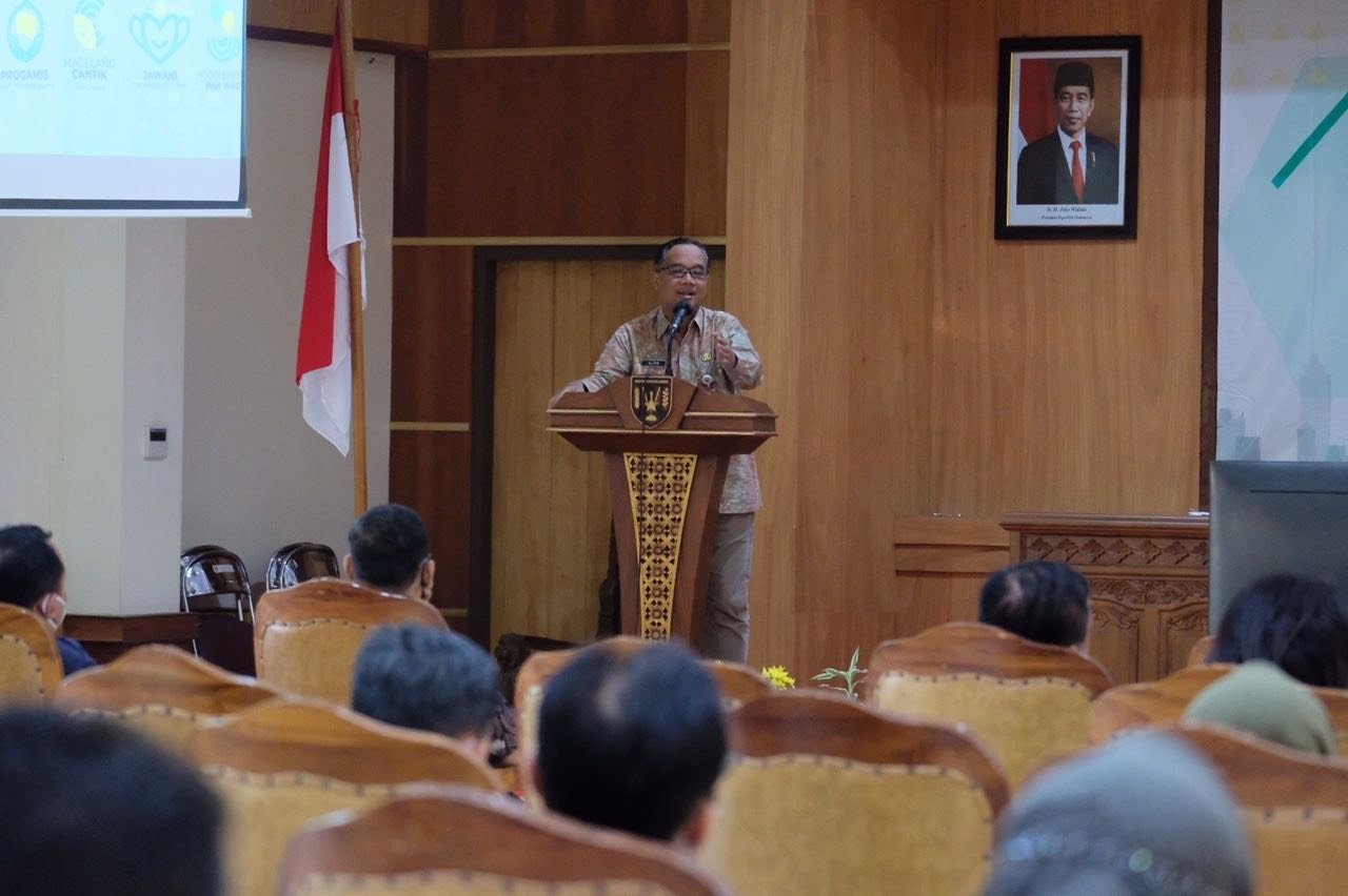 SPBE. Walikota Magelang dr Muchamad Nur Aziz membuka sosialisasi peta rencana Sistem Pemerintah Berbasis Elektronik (SPBE) dalam rangka mendukung pelaksanaan Smart City 2022, kemarin. (foto : wiwid arif/magelang ekspres)
