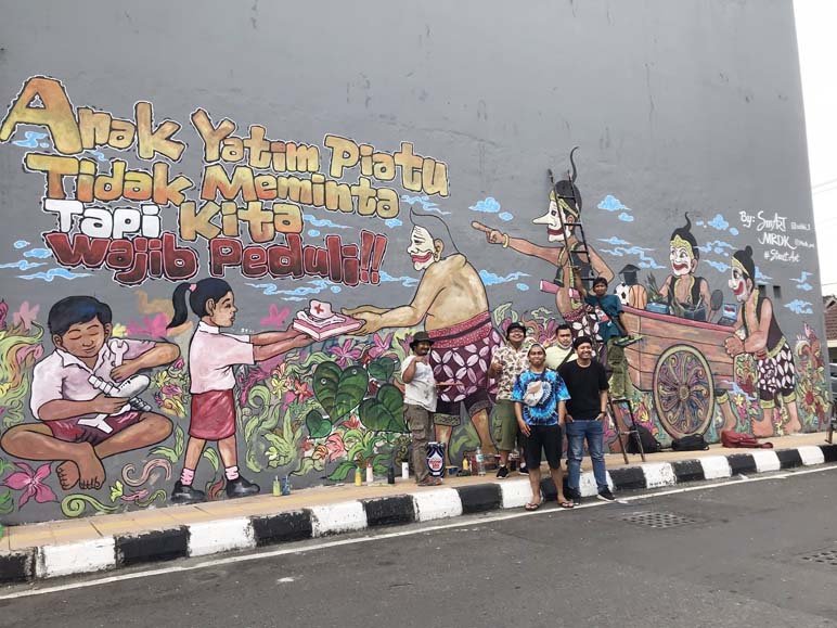 VANDALISME. Aksi corat coret di atas seni mural di Jalan A Yani Kota Magelang viral di media sosial.(foto : IST/magelang ekspres)