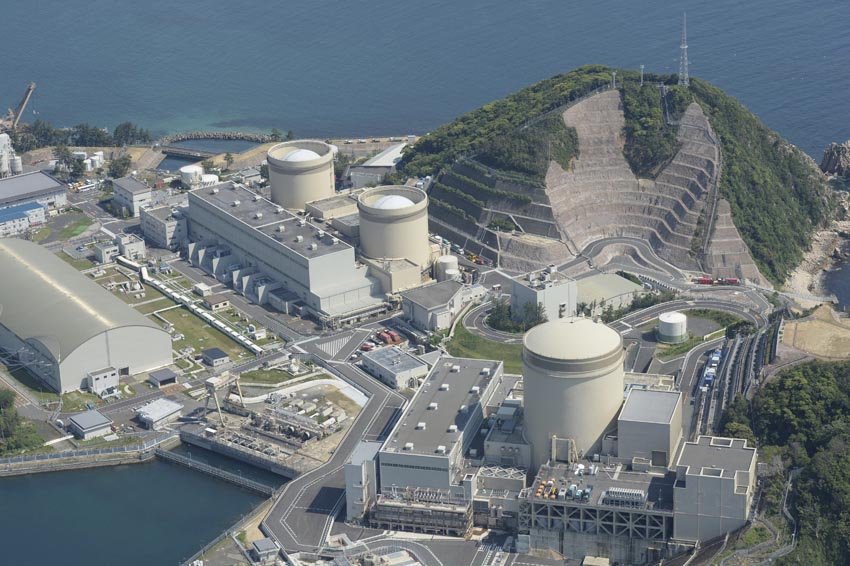 Jepang memilih menghidupkan kembali 14 reaktor nuklirnya