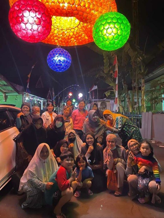 Kreatif, Warga Temanggung Semarakan HUT RI dengan Lampion dari Plastik Bekas