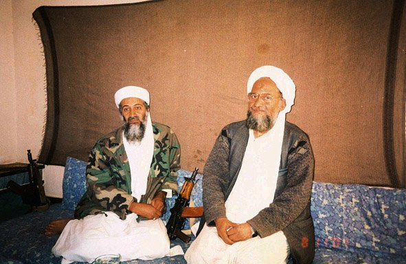 osama bin Laden bersama Ayman al-Zawahiri. (photo: https://disway.id/)