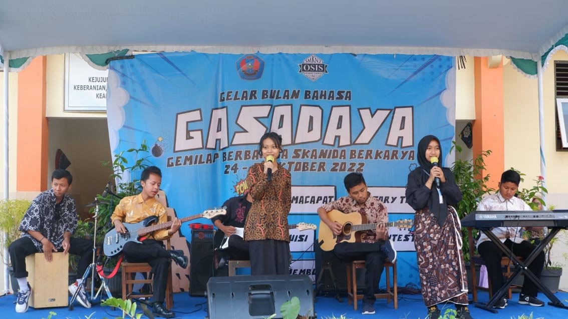 GASADAYA. Perlombaan tema GASADAYA "Gemilap Berbahasa Skanida Berkarya" SMK Negeri 2 Magelang.