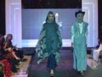 ANGGUN. Sejumlah model tampil anggun saat memamerkan beragam busana karya desainer Purworejo dalam gelaran Purworejo Modest Fashion Day (PMFD) 2022 di Ganeca Convention Hall, kemarin malam. (Foto: Eko Sutopo)
