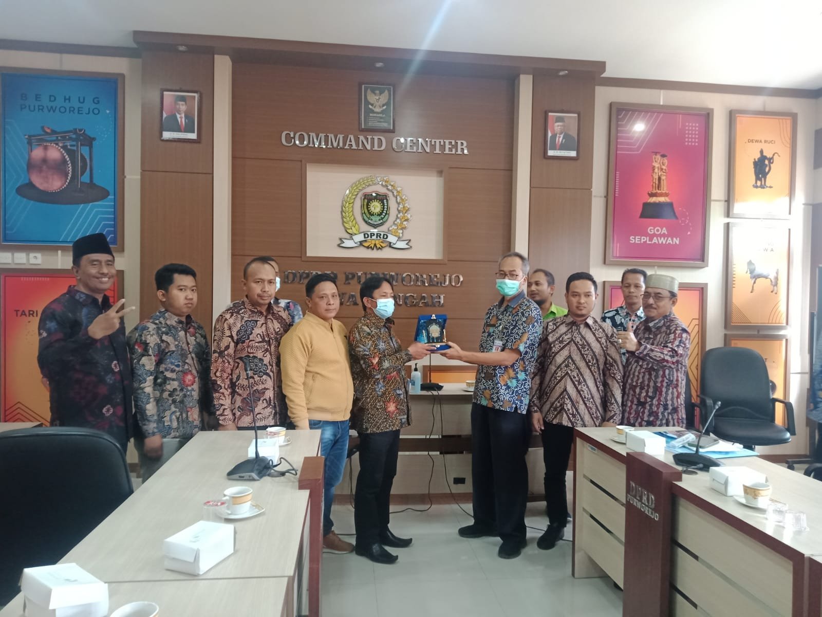 TERIMA. Sekwan Purworejo saat menerima kunjungan Komisi D DPRD Bangkalan Jawa Timur. (Foto Lukman Hakim)