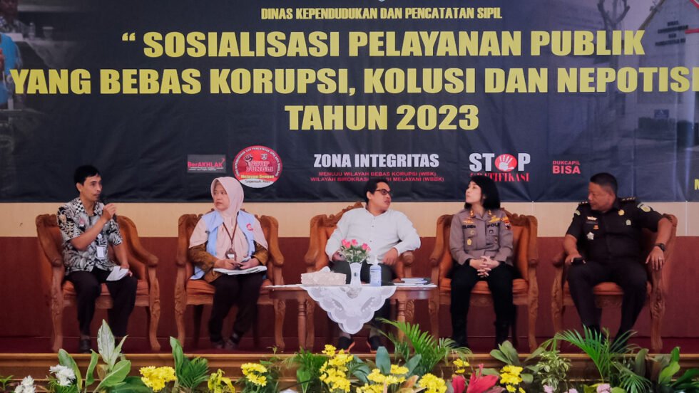 Walikota Magelang dr Muchamad Nur Aziz memberikan sosialisasi tentang pentingnya kerja sama lintas sektor pentahelix dalam mencegah praktik KKN. (foto : dok prokompim/magelang ekspres)