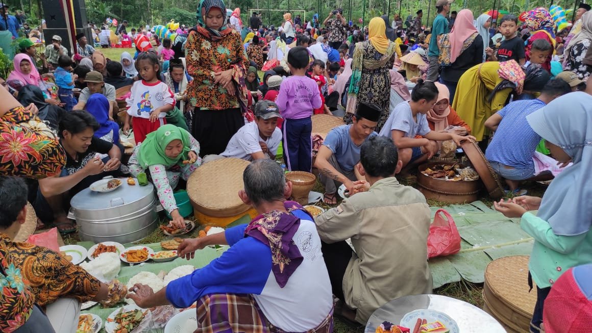 Tradisi Nyadran 1000 tumpeng di Desa Kembangsari, Kecamatan Kandangan pada Jumat, 3 Maret 2023