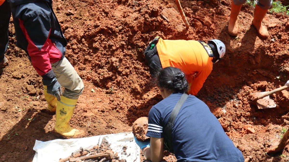 penggalian para korban dukun jagal di Banjarnegara